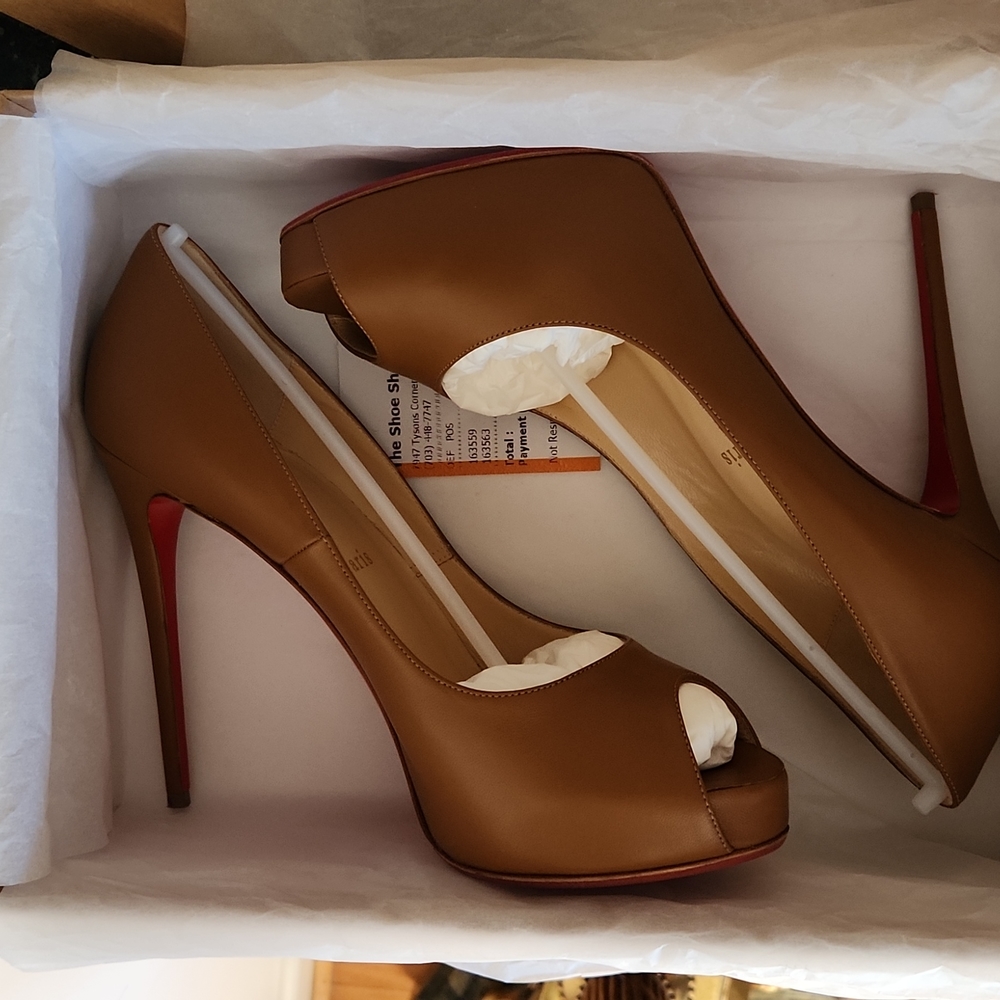 Christian Louboutin Very Prive 120 Pumps Napa BW1H Caramel